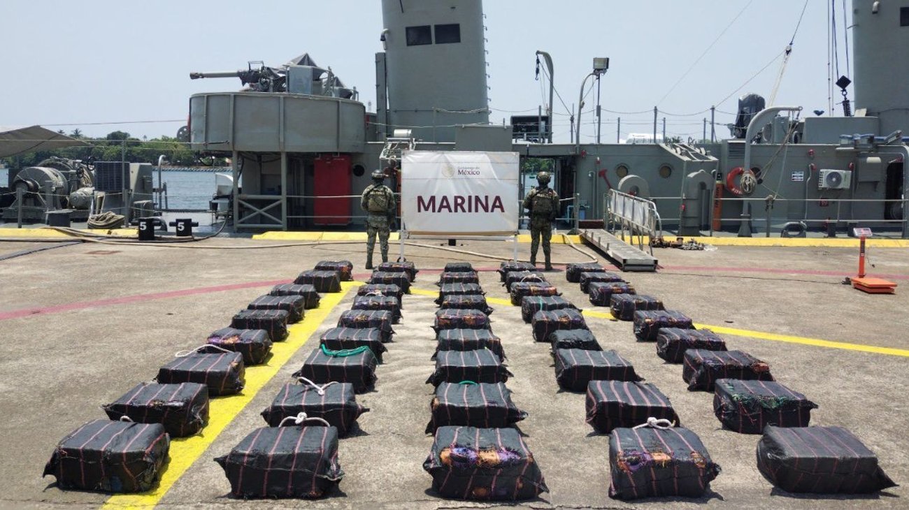 Marina incauta más de 1.6 toneladas de cocaína en Michoacán