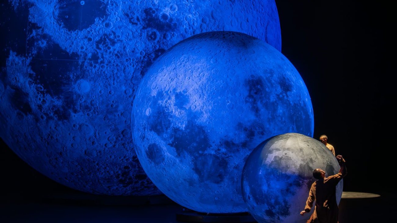“Delay” deslumbra en el Teatro de la Ciudad con danza y cosmos