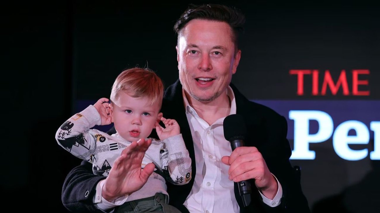Expareja demanda a Elon Musk por no dejarla ver a su hijo