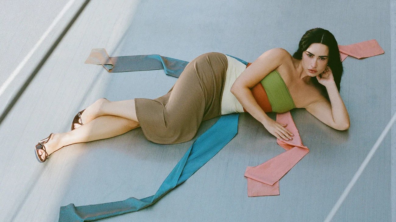 demi_lovato_its_not_that_deep_4ee30a2121