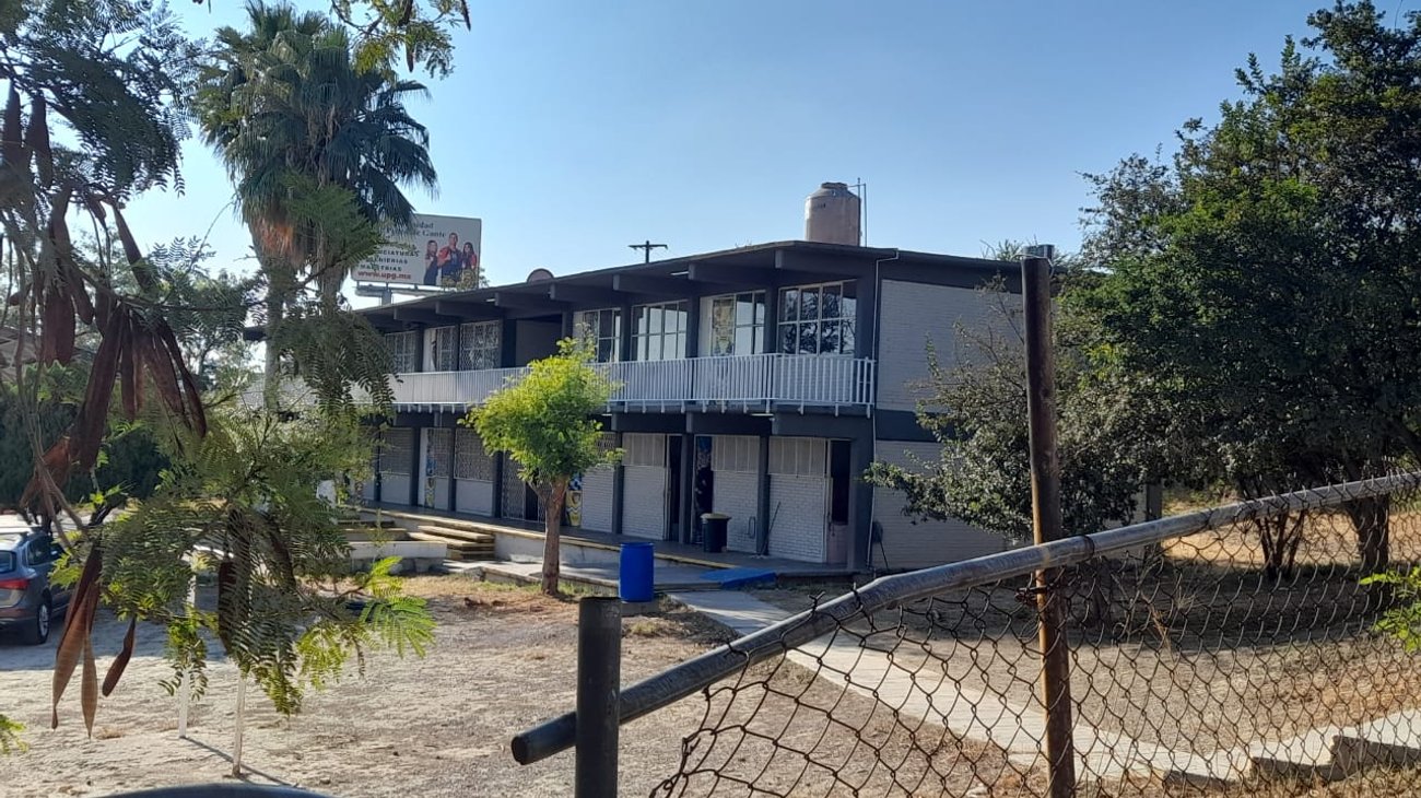 Dejan a escuela sin conserje ni maestro de educación física