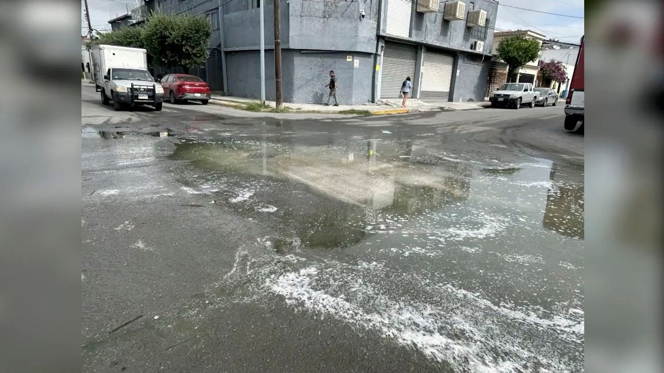 Denuncian fuga de aguas negras en la colonia Moderna