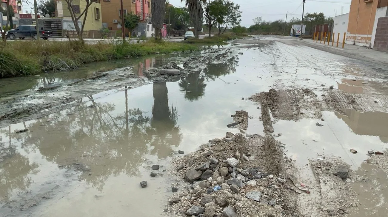 Exigen ciudadanos de Reynosa solucionar baches y fugas