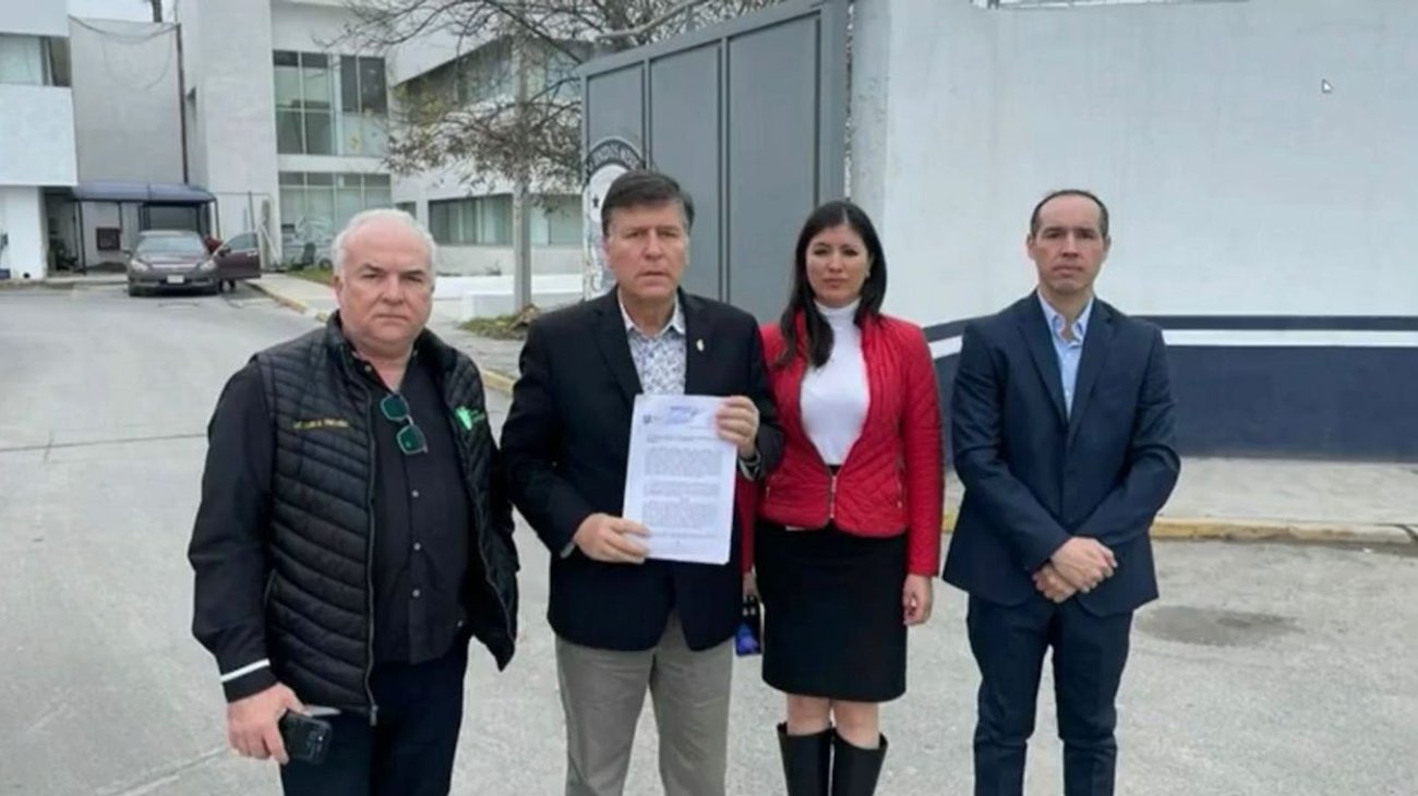 Presentan denuncia en la FGR contra Refinería de Cadereyta 