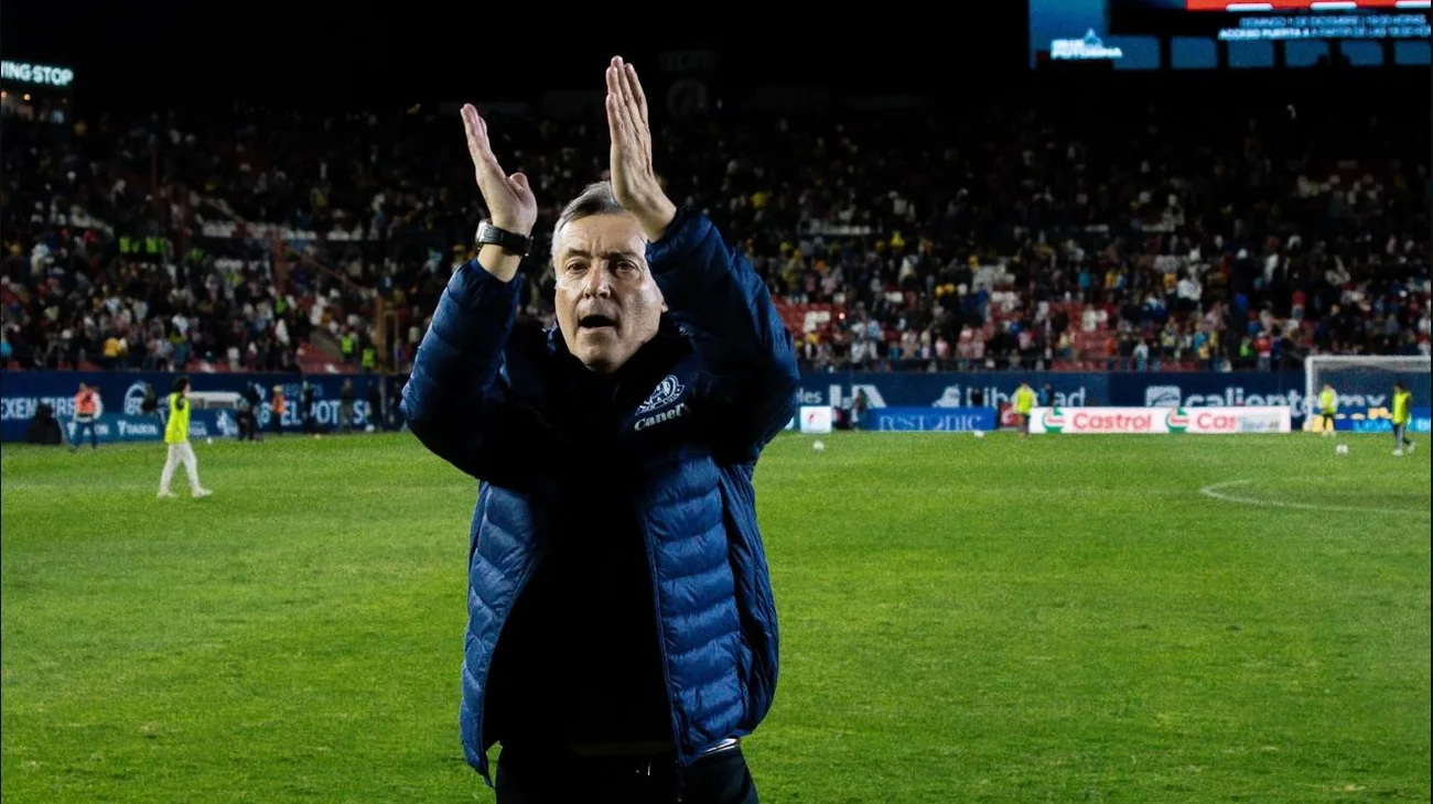 Firmará Domènec Torrent con Rayados contrato por un año