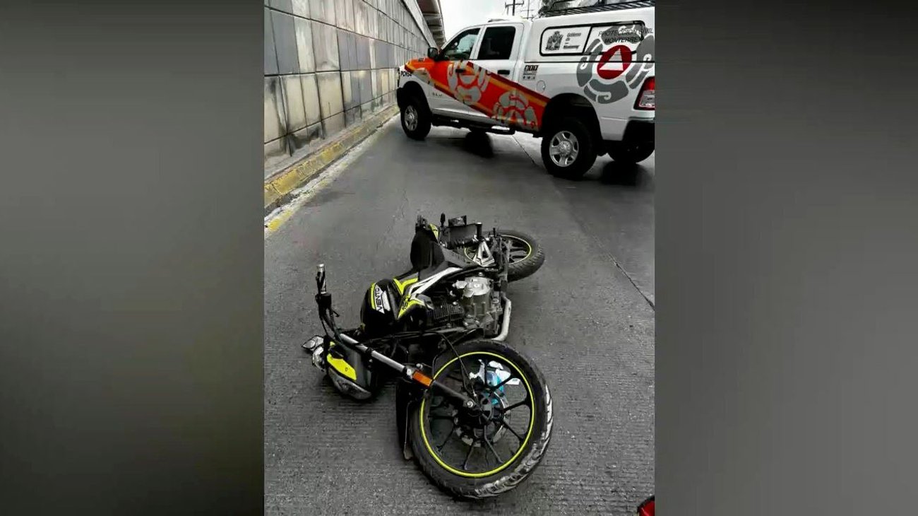 Motociclista derrapa y queda lesionado en Félix U. Gómez