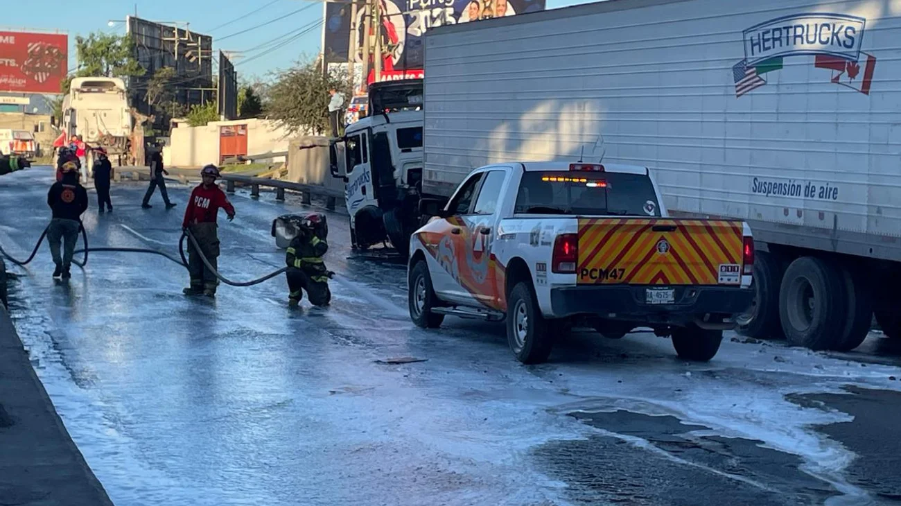 Estrella tráiler y derrama combustible sobre Fidel Velázquez