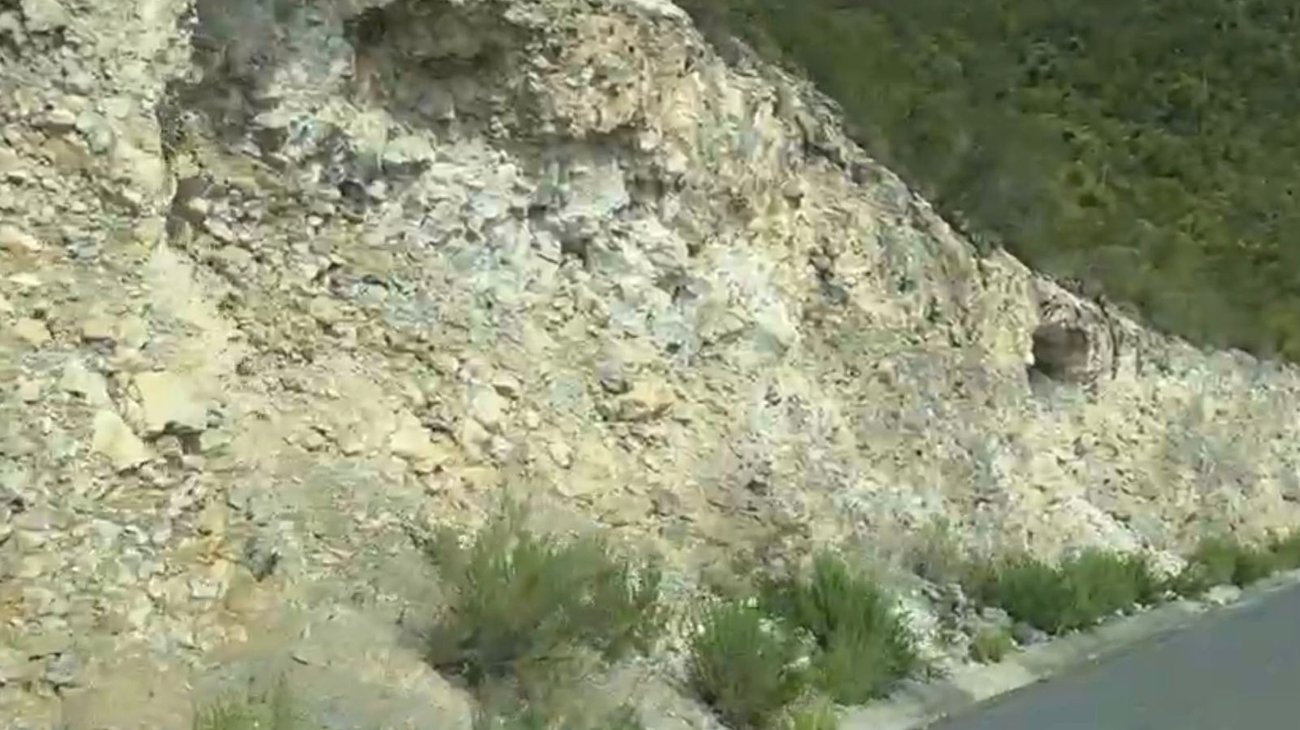 Preocupan derrumbes en la carretera Victoria-Bustamante