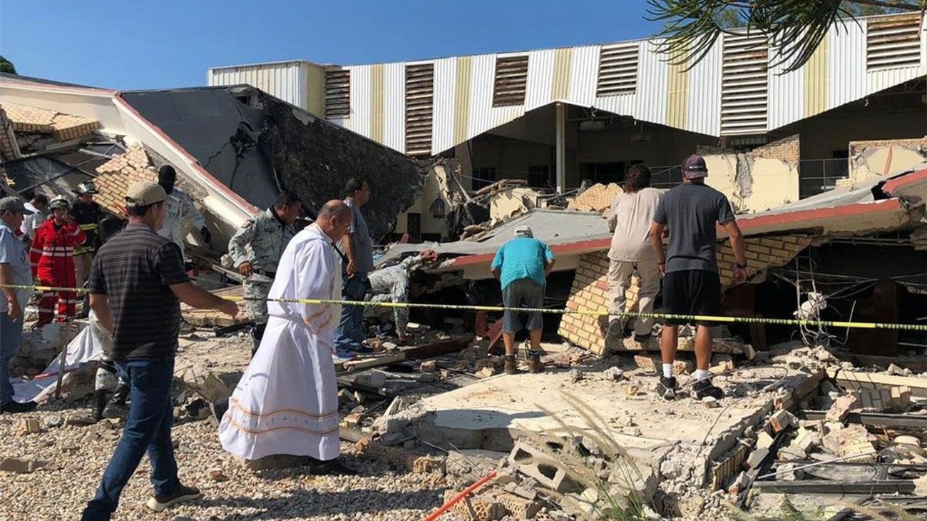 Aumenta a 12 los muertos por el derrumbe de techo de iglesia