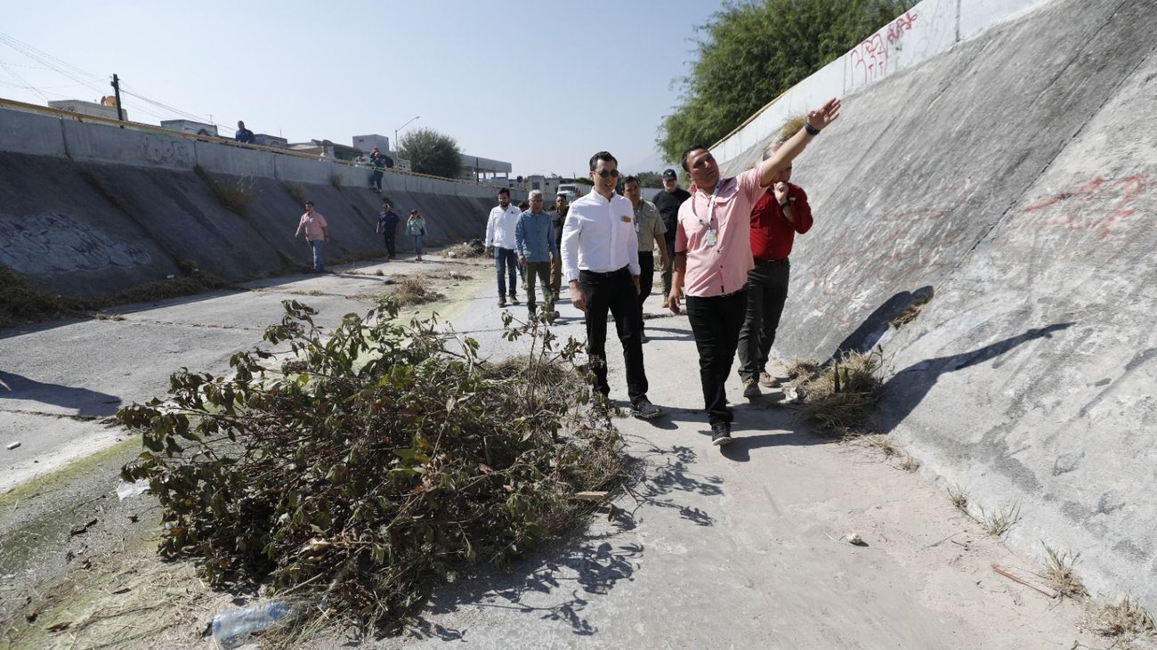 Sacan 200 toneladas de basura de Canal Medular en Monterrey
