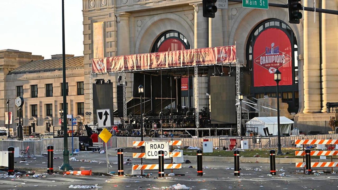 Acusan a dos menores por tiroteo en celebración de Chiefs