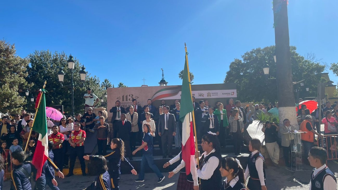 Participan 3 mil 500 estudiantes en desfile en Ramos Arizpe