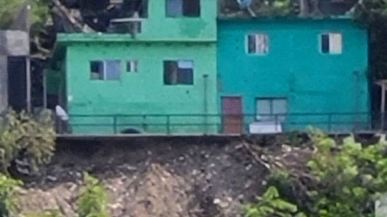 Preocupa deslave en Cerro de La Campana; podría caer casa