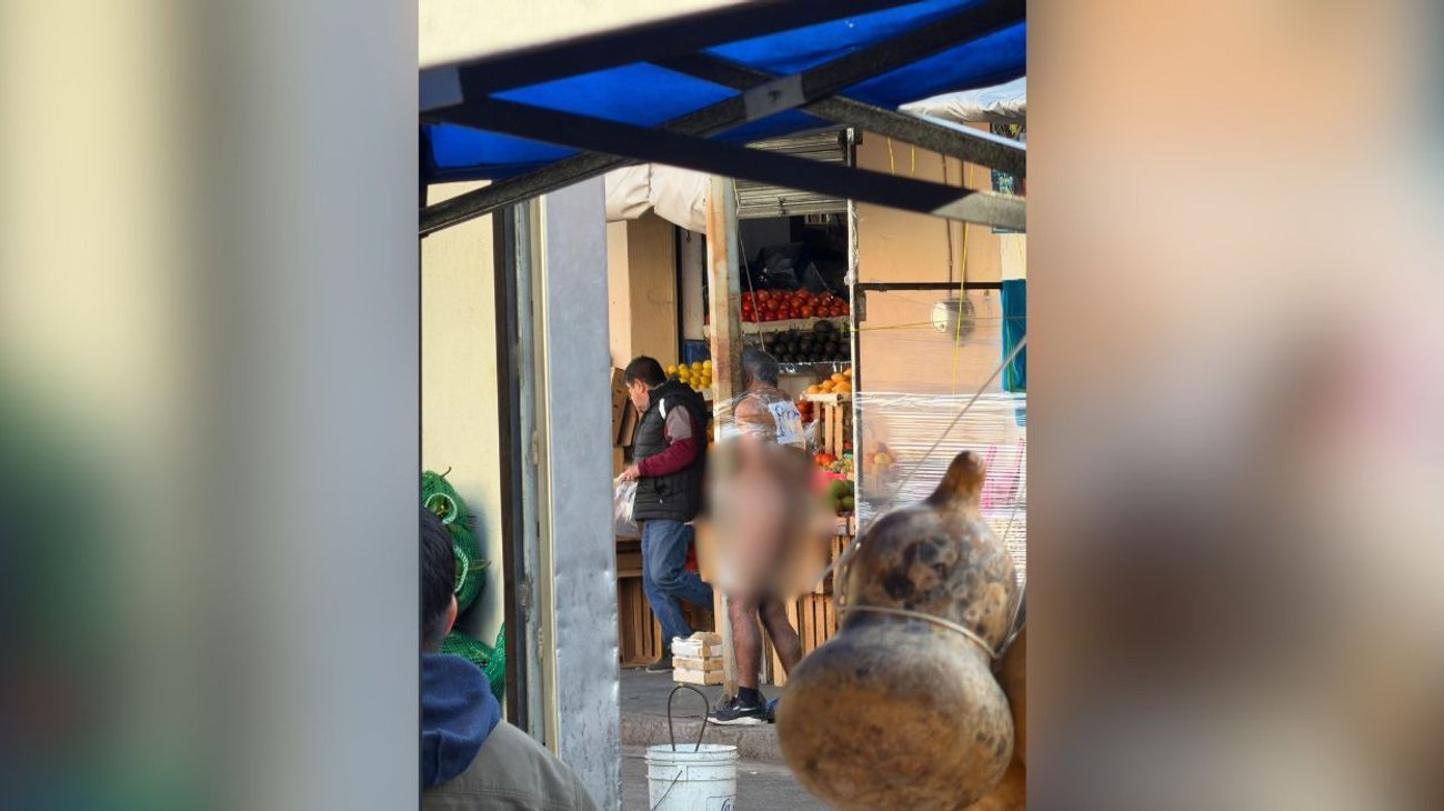 Amarran a hombre desnudo a poste en zona de Mesón Estrella