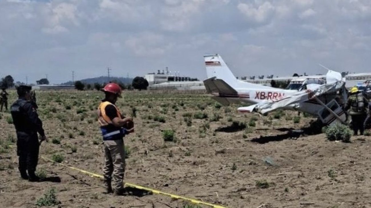 Desplome de avioneta deja al menos tres muertos en Puebla