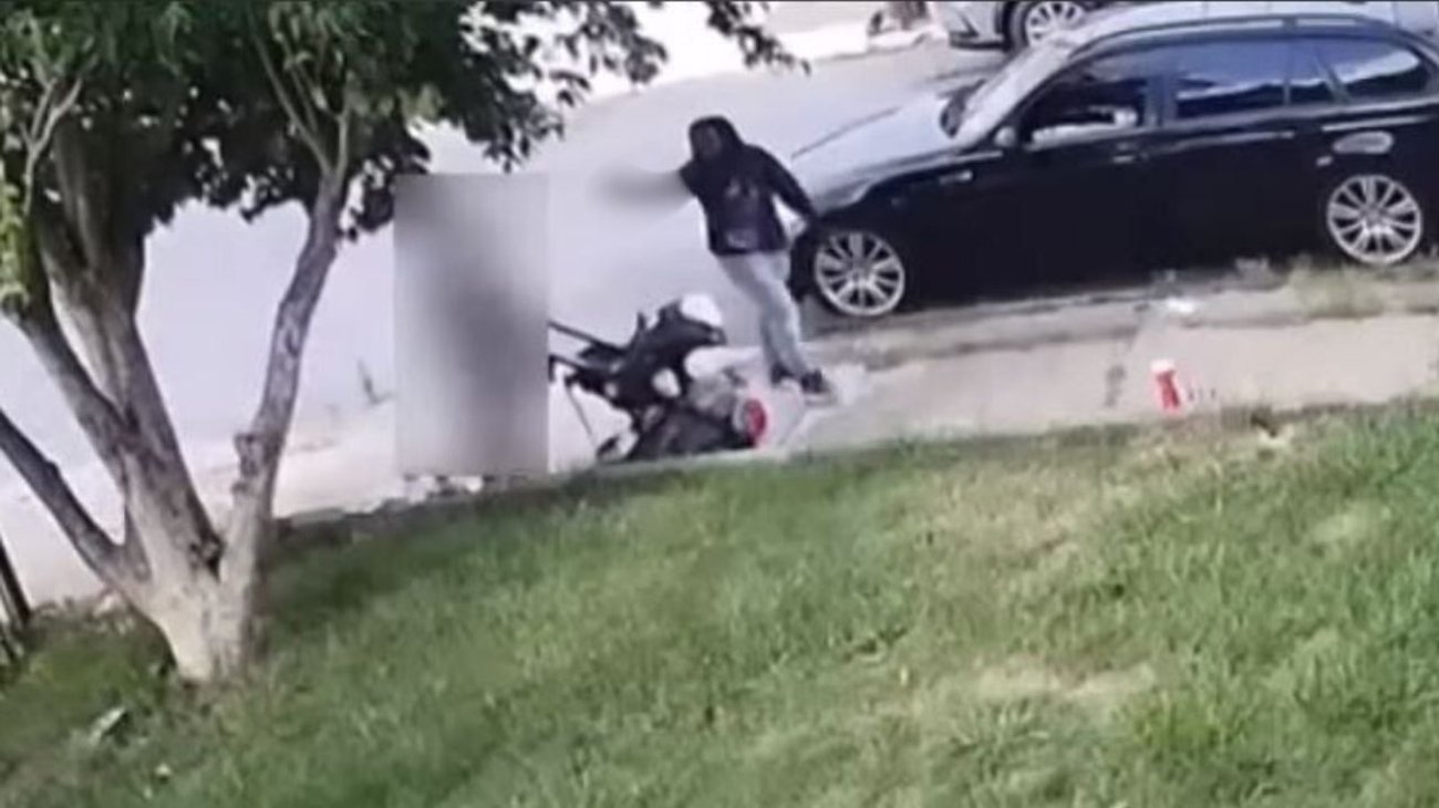 Mujer dispara a bebé y a sus padres en plena calle