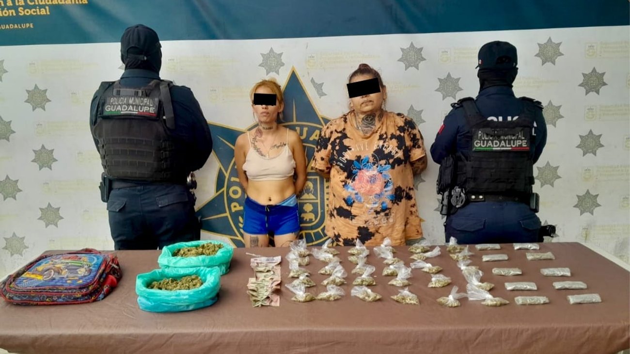 Caen dos mujeres con marihuana en mochila escolar