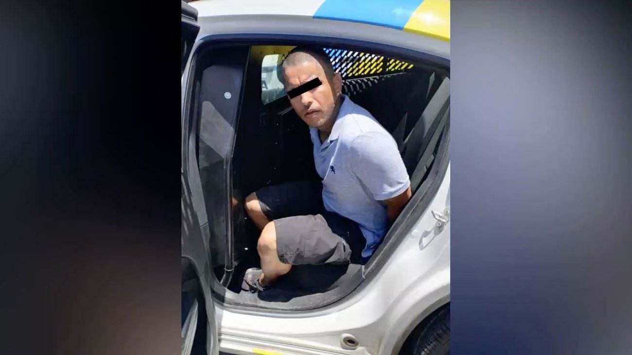 Ataca a tablazos a su pareja por usar un vestido corto