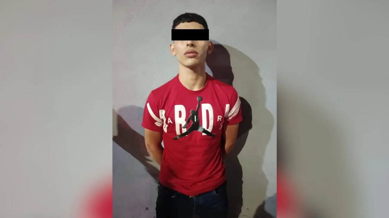 Lo detienen por no usar casco en Apodaca; le encuentran arma