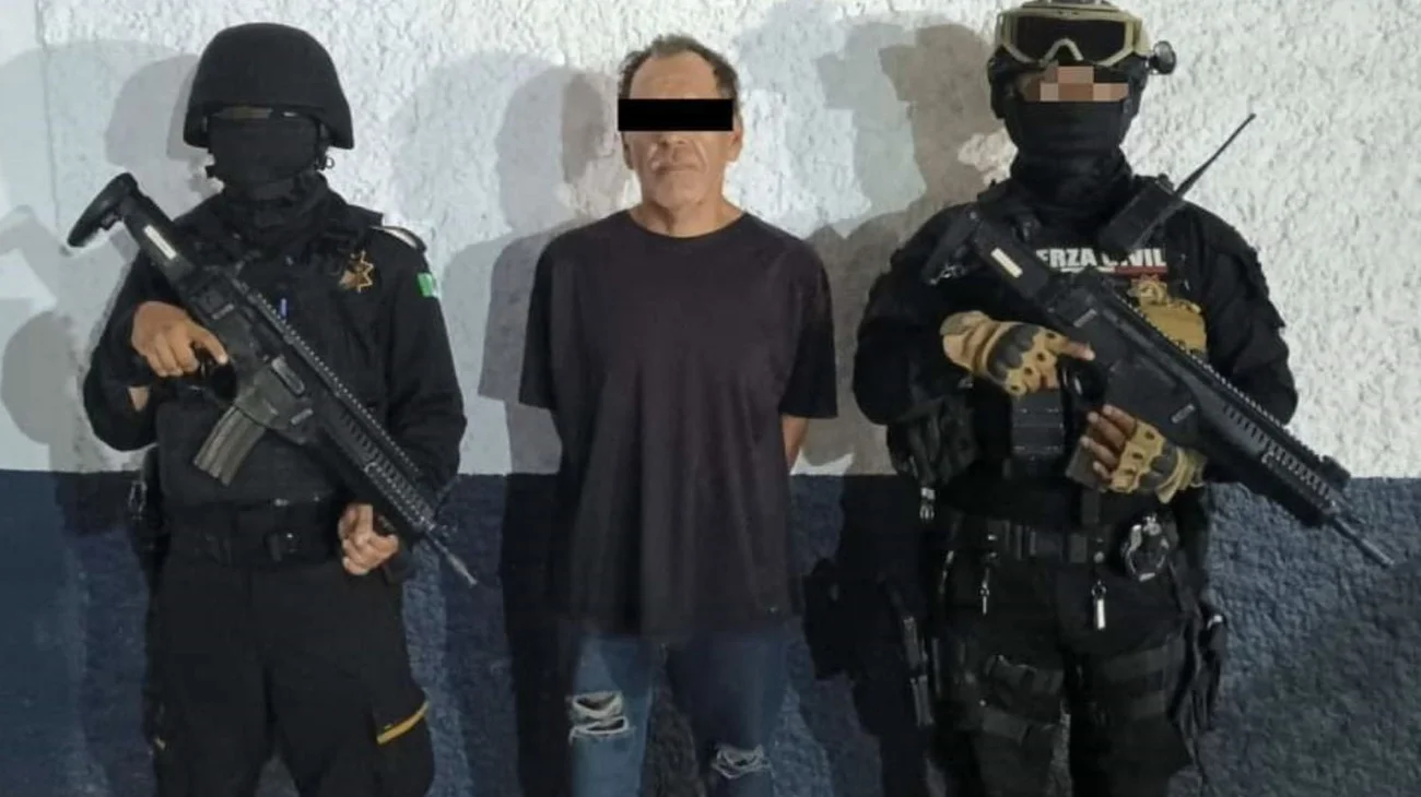 Fuerza Civil detiene a hombre con arma y drogas en Monterrey