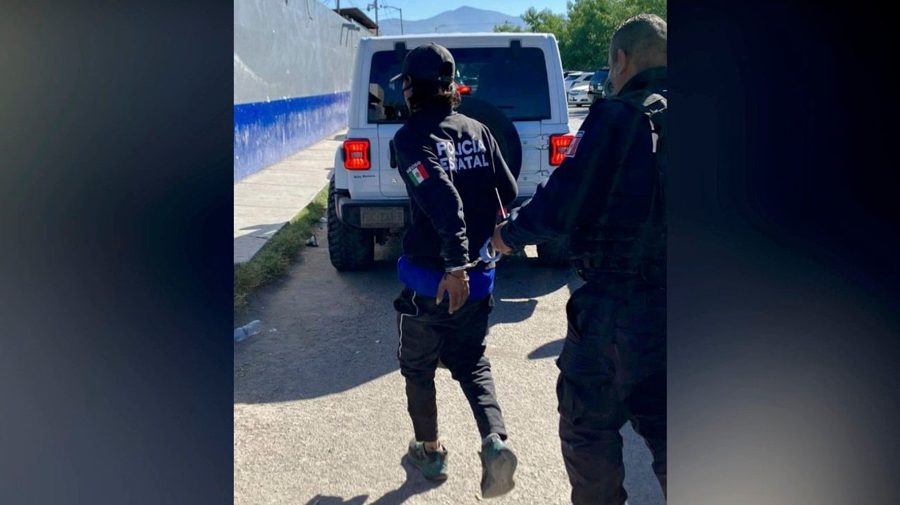 detenido_camisa_policia_1f6619c07d