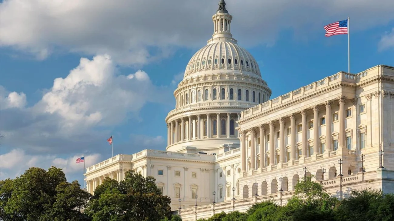 Detienen a hombre que olía a combustible en Capitolio de EUA