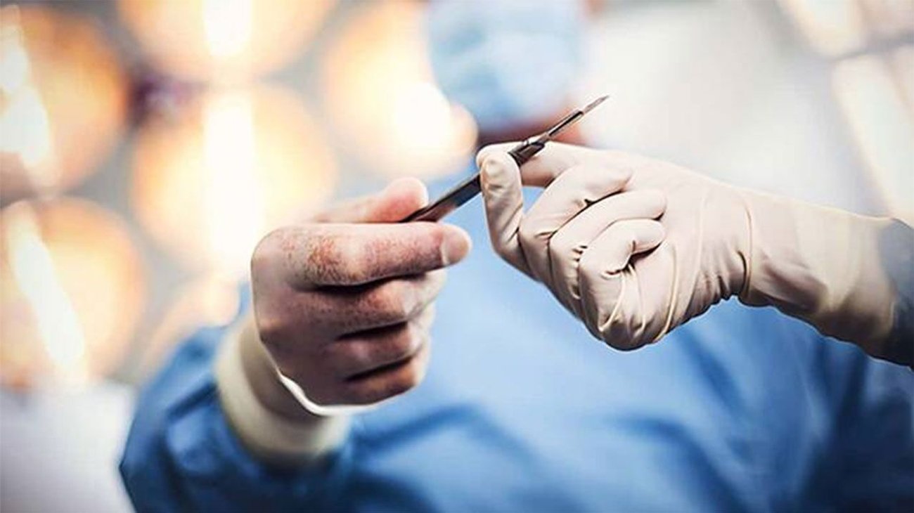 Detienen a falso cirujano plástico; fingió por 15 años