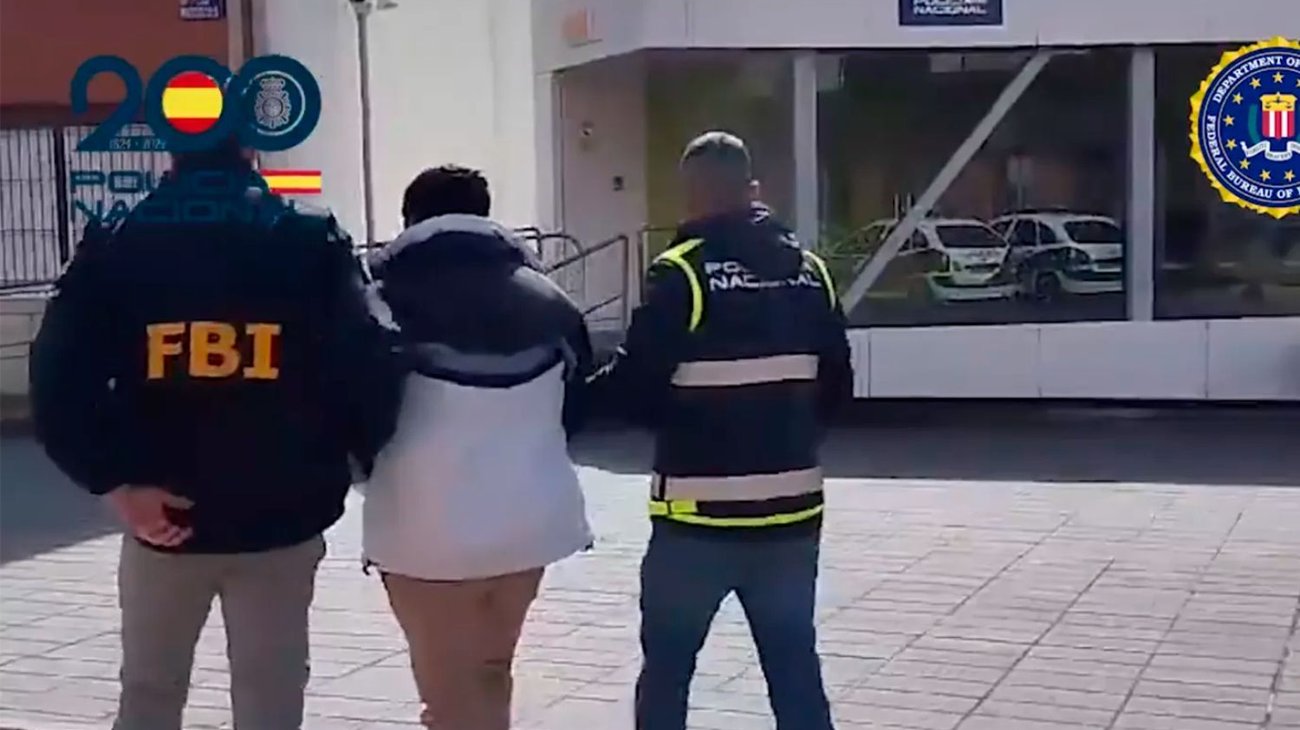 Detienen en España a depredador sexual buscado por el FBI