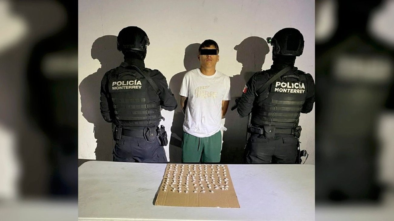 Llevaba bolsa de regalo con 111 dosis de cocaína