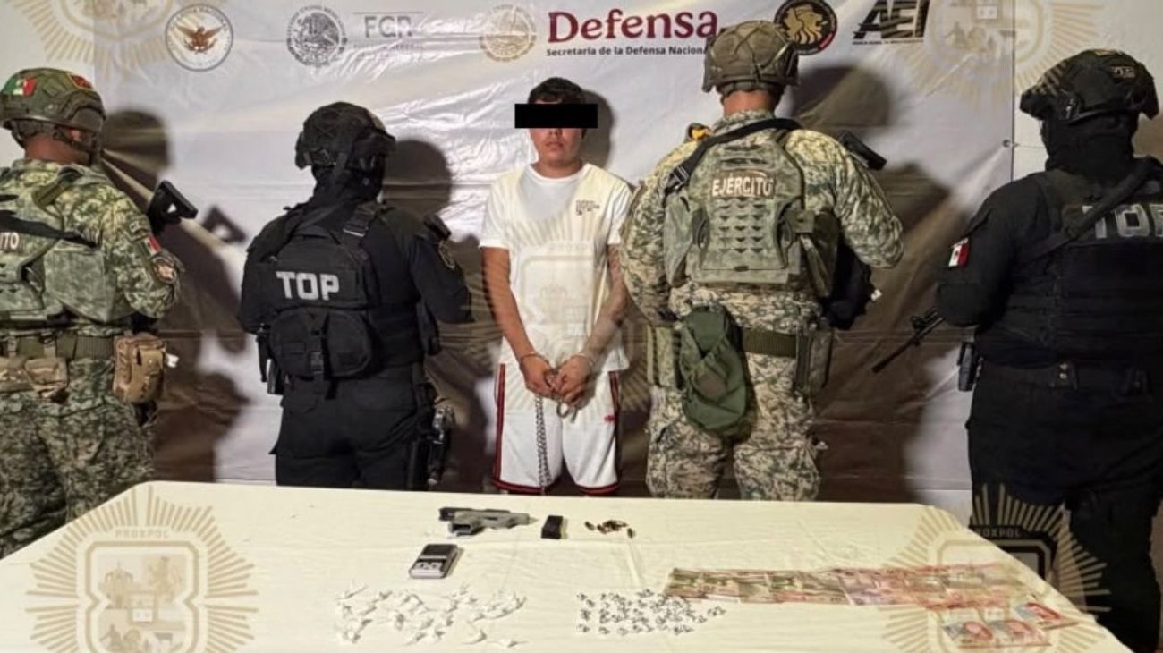 Lo detienen manejando; traía arma y 75 envoltorios de droga