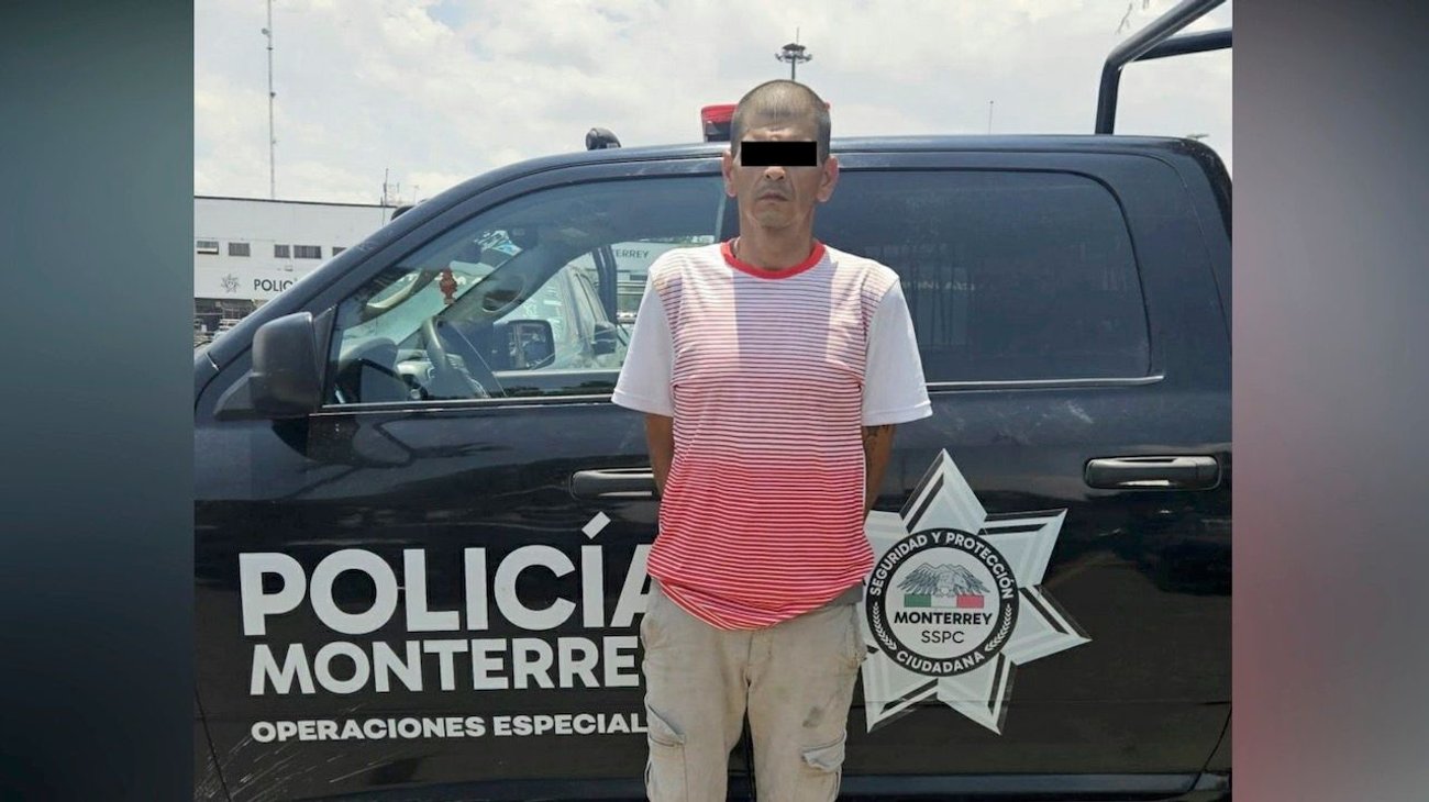 Se le cae droga mientras iba en bicicleta; policías lo detienen