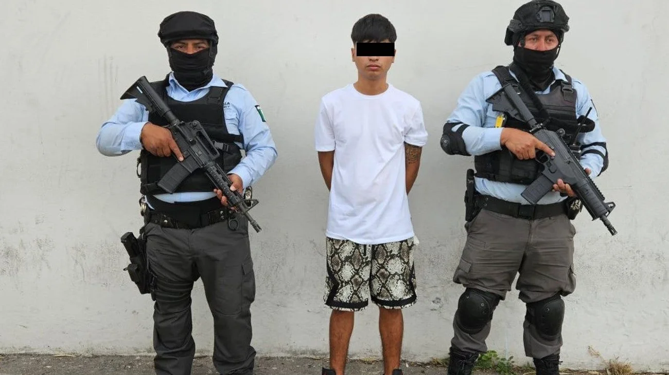 Detienen a joven con droga en el Centro de Monterrey