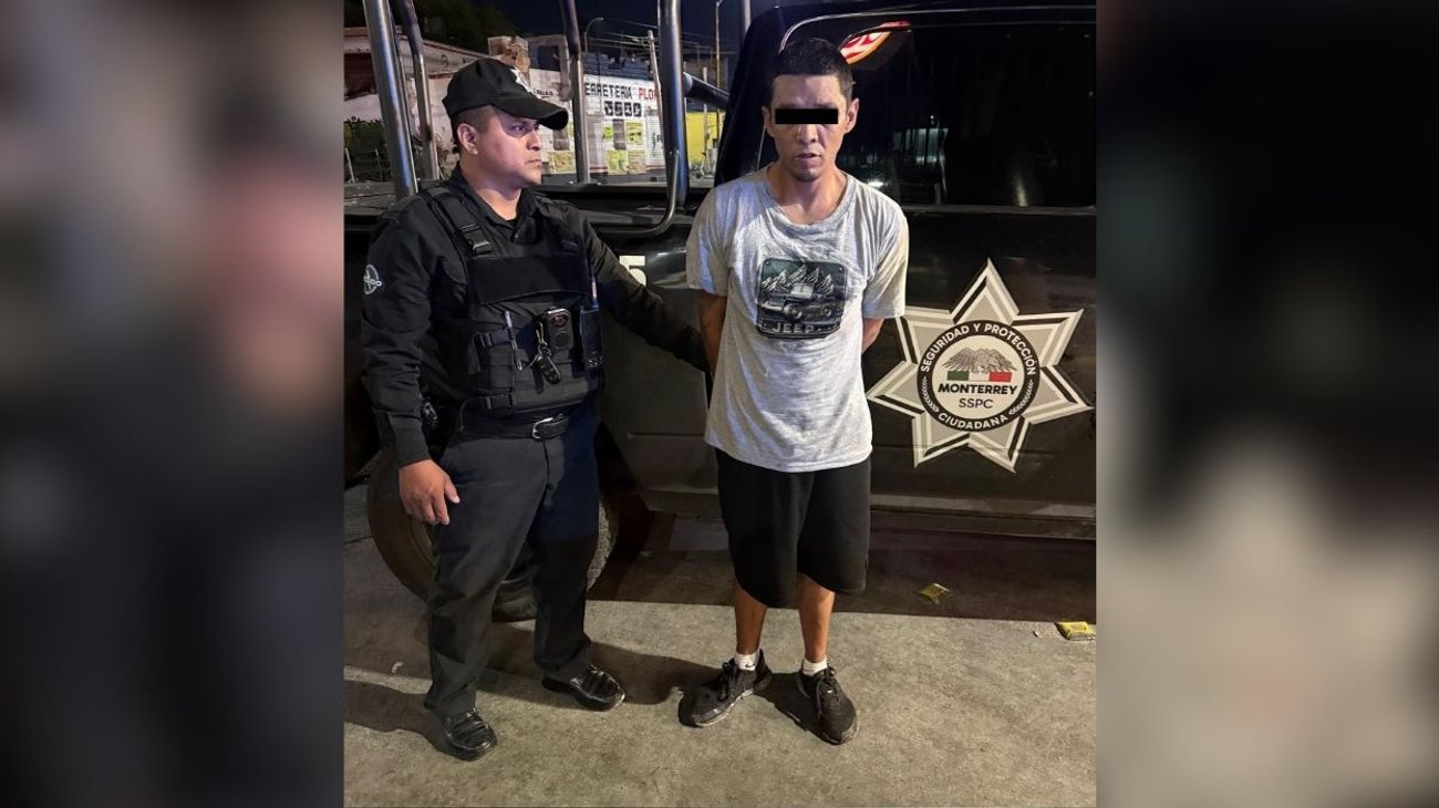 Evitan policías asalto a tienda en el sur de Monterrey