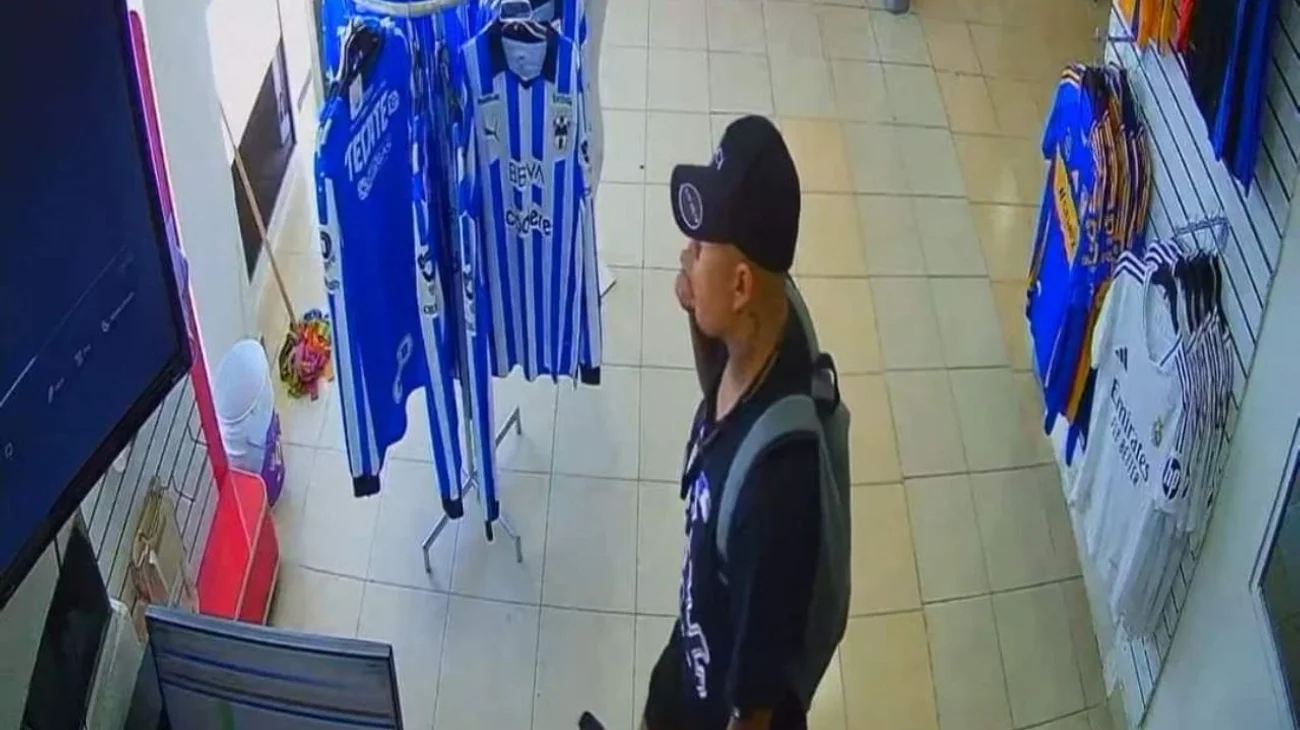 Roba playeras de Tigres y Rayados de tienda en Juárez, NL