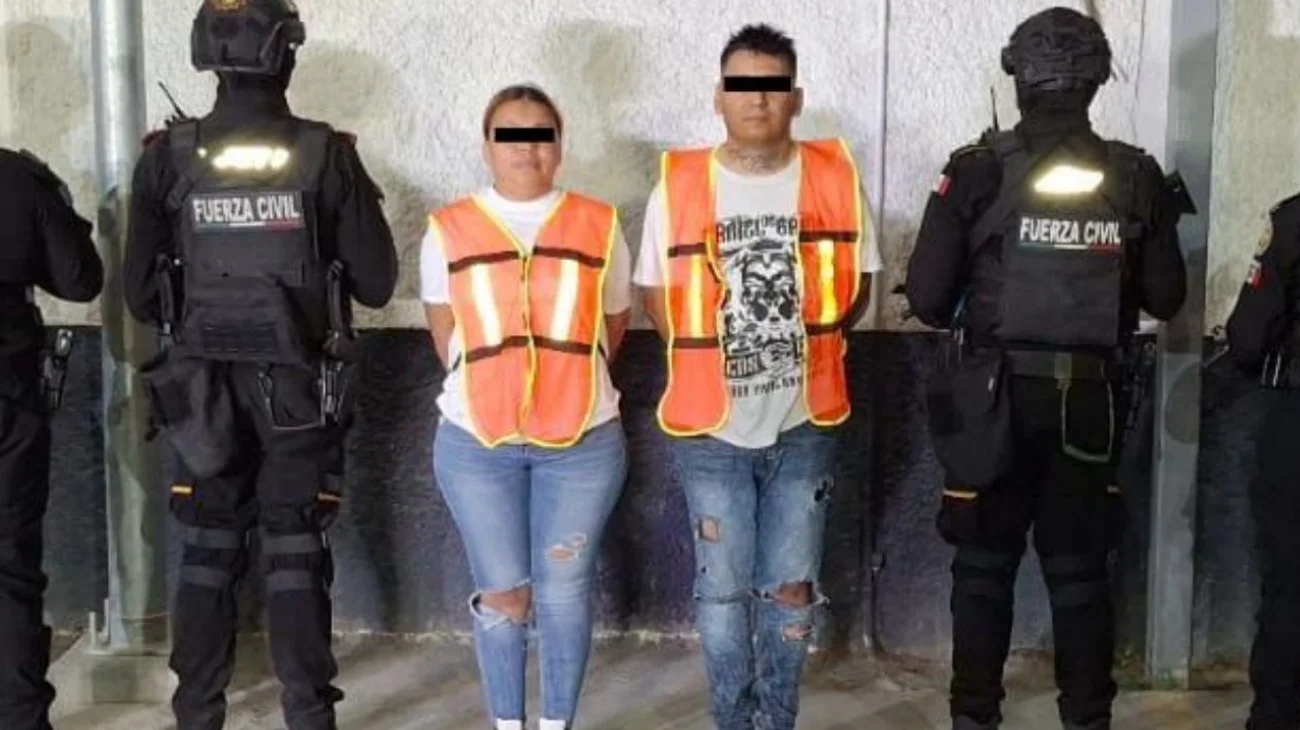 Detienen a pareja en Santa Mónica; aseguran armas y droga