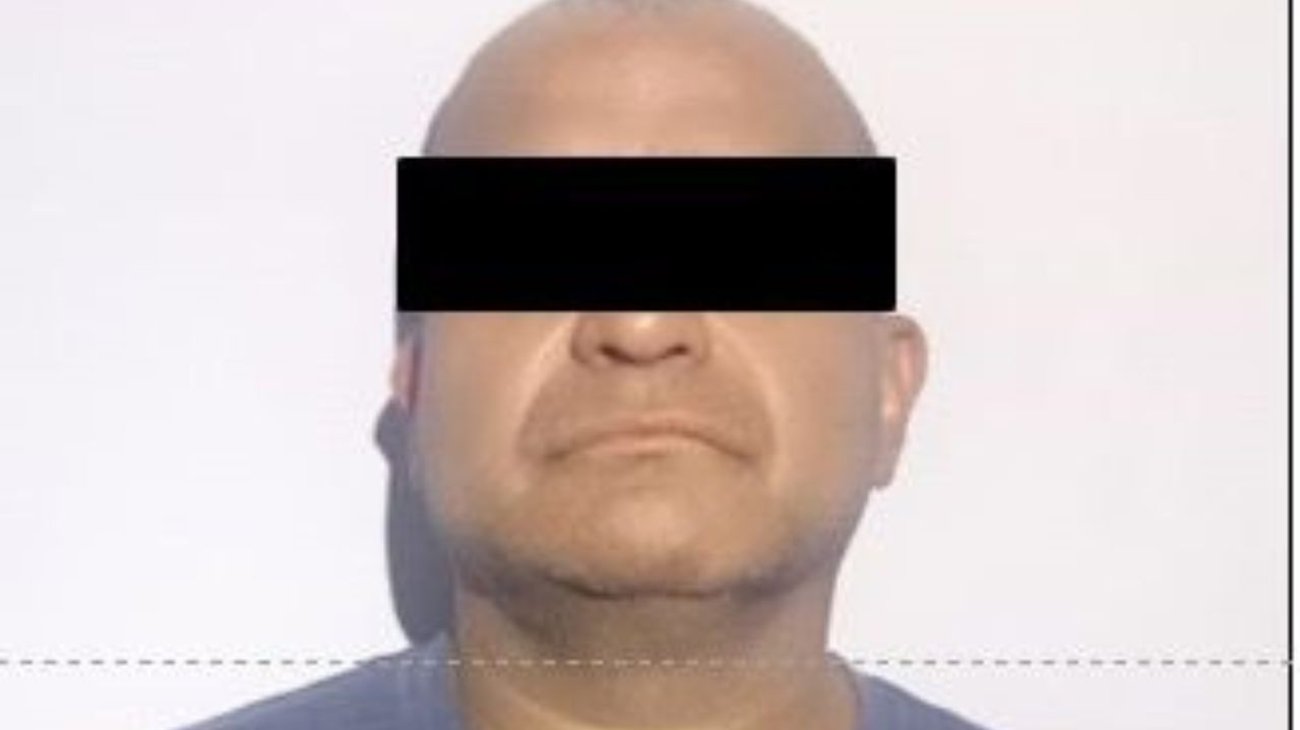 Cae hombre por ofrecer droga a menor en Santa Catarina