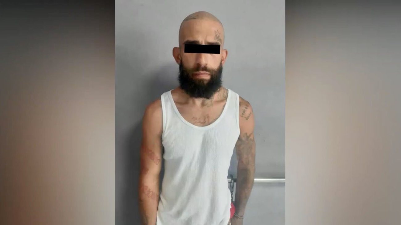 Cae por insulto a policías; tenía pendiente orden de arresto