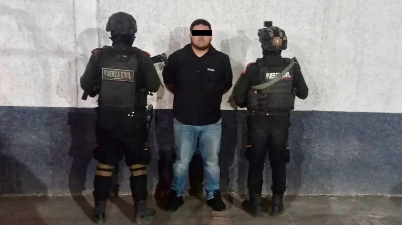 Detienen a dos con arma de fuego y 10 mil pesos en efectivo