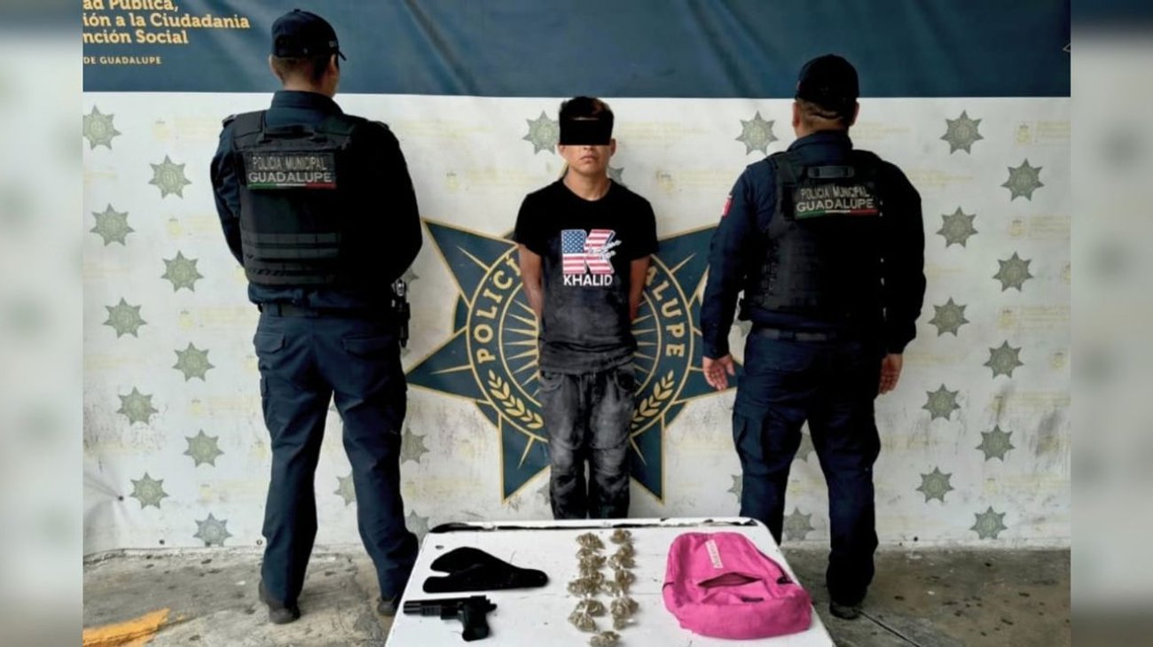 Cae con droga y réplica de arma afuera de escuela en Guadalupe