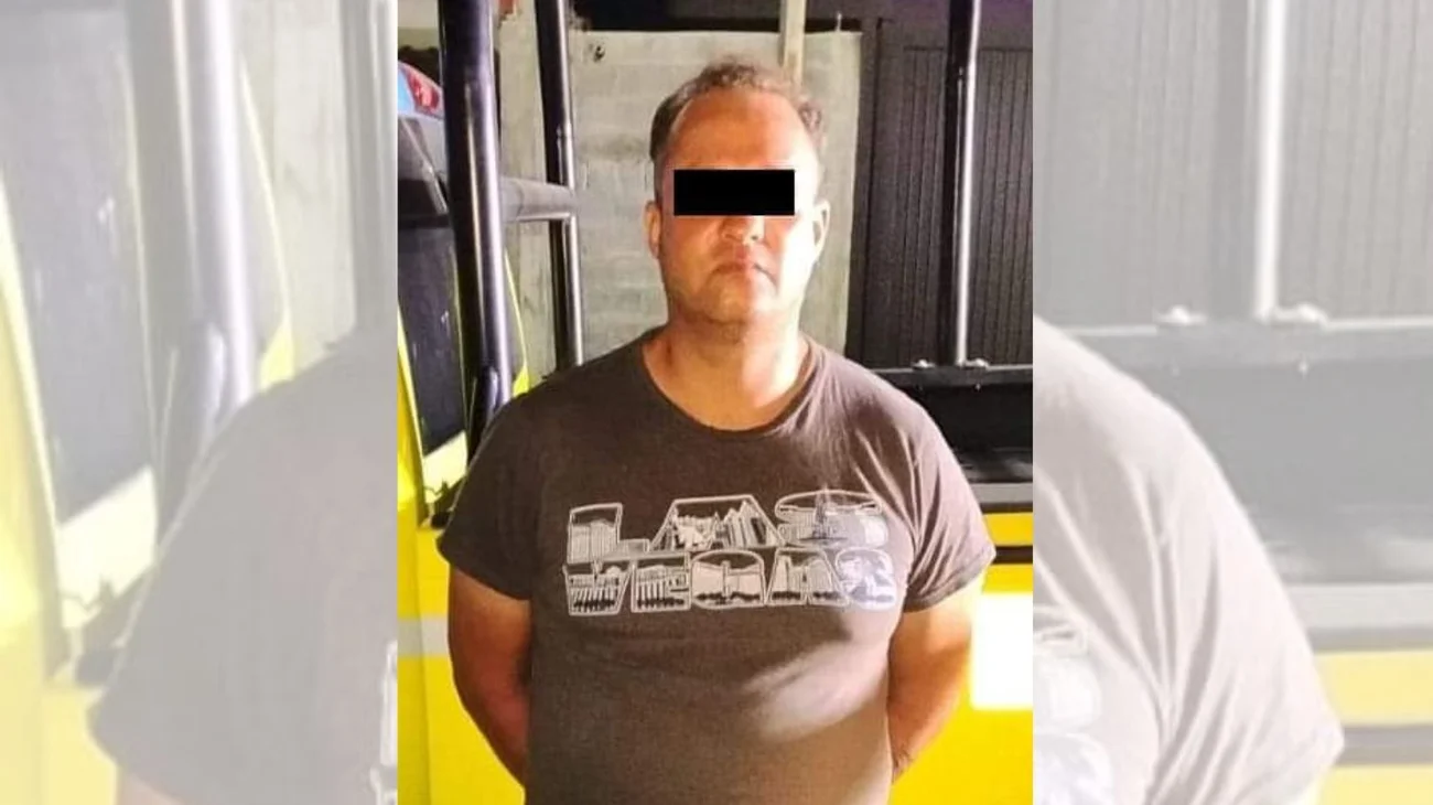 Golpea a su madre tras reclamarle por estar en ropa interior