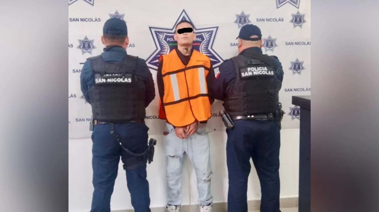 Sorprende Policía de San Nicolás a ladrón asaltando tienda