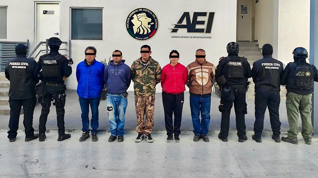 Caen 5 presuntos integrantes de grupo delictivo con armas y droga