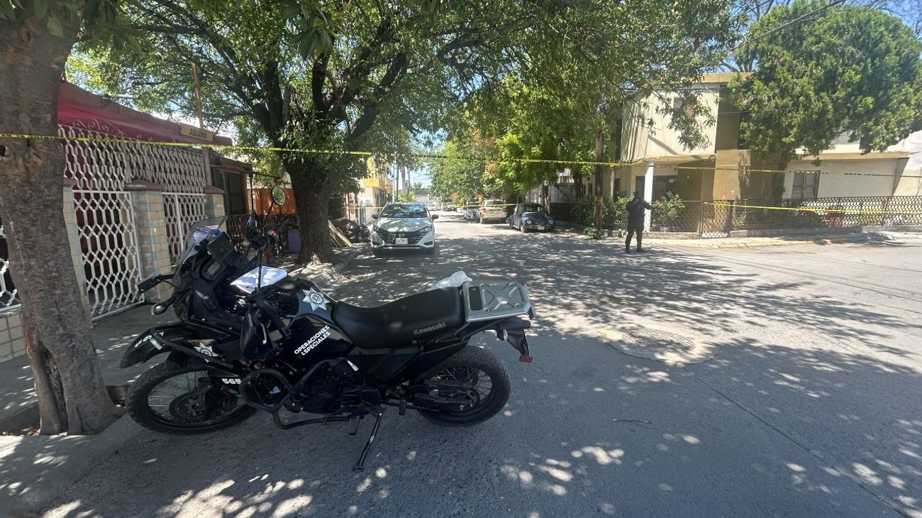 Detienen a dos por presuntamente amenazar a vecinos en Monterrey