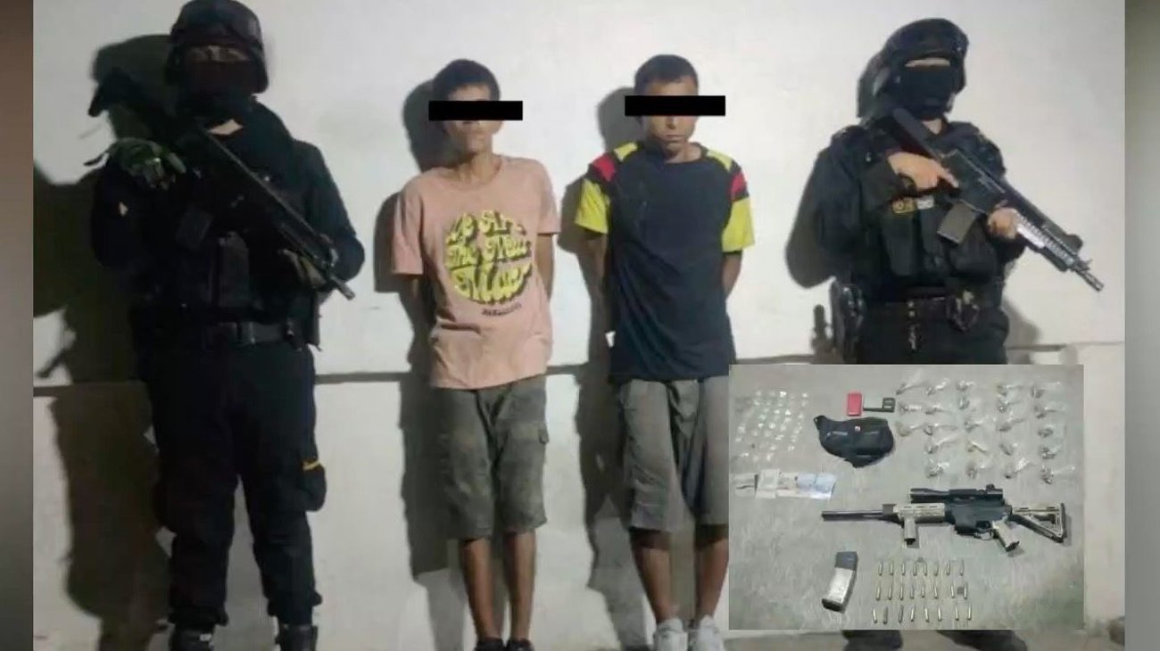 Capturan a 2 con arma larga y drogas en la colonia CROC