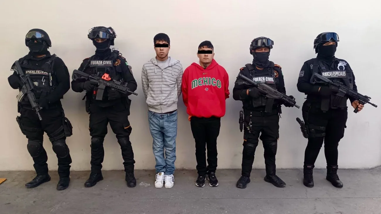 Detienen a dos jóvenes con drogas y un arma en García