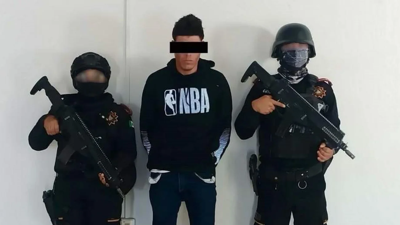 Choca con patrulla de Fuerza Civil y le hallan drogas