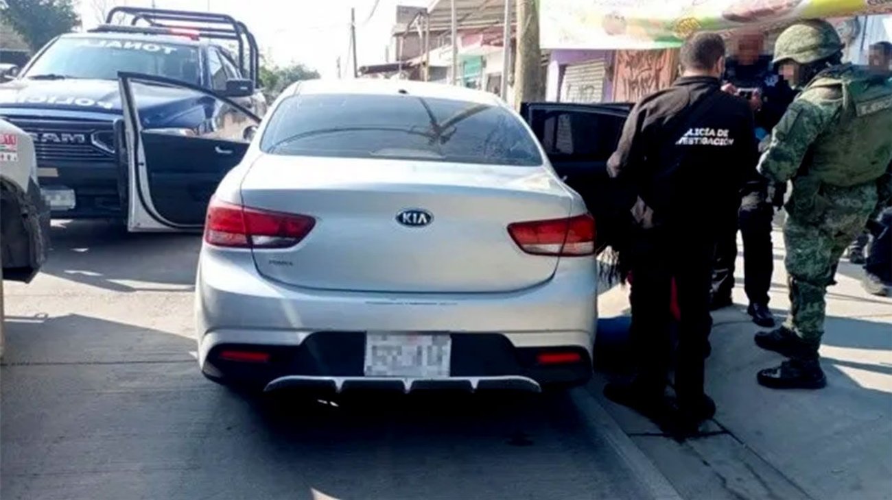 Detienen a mujer que trasladaba restos humanos en vehículo