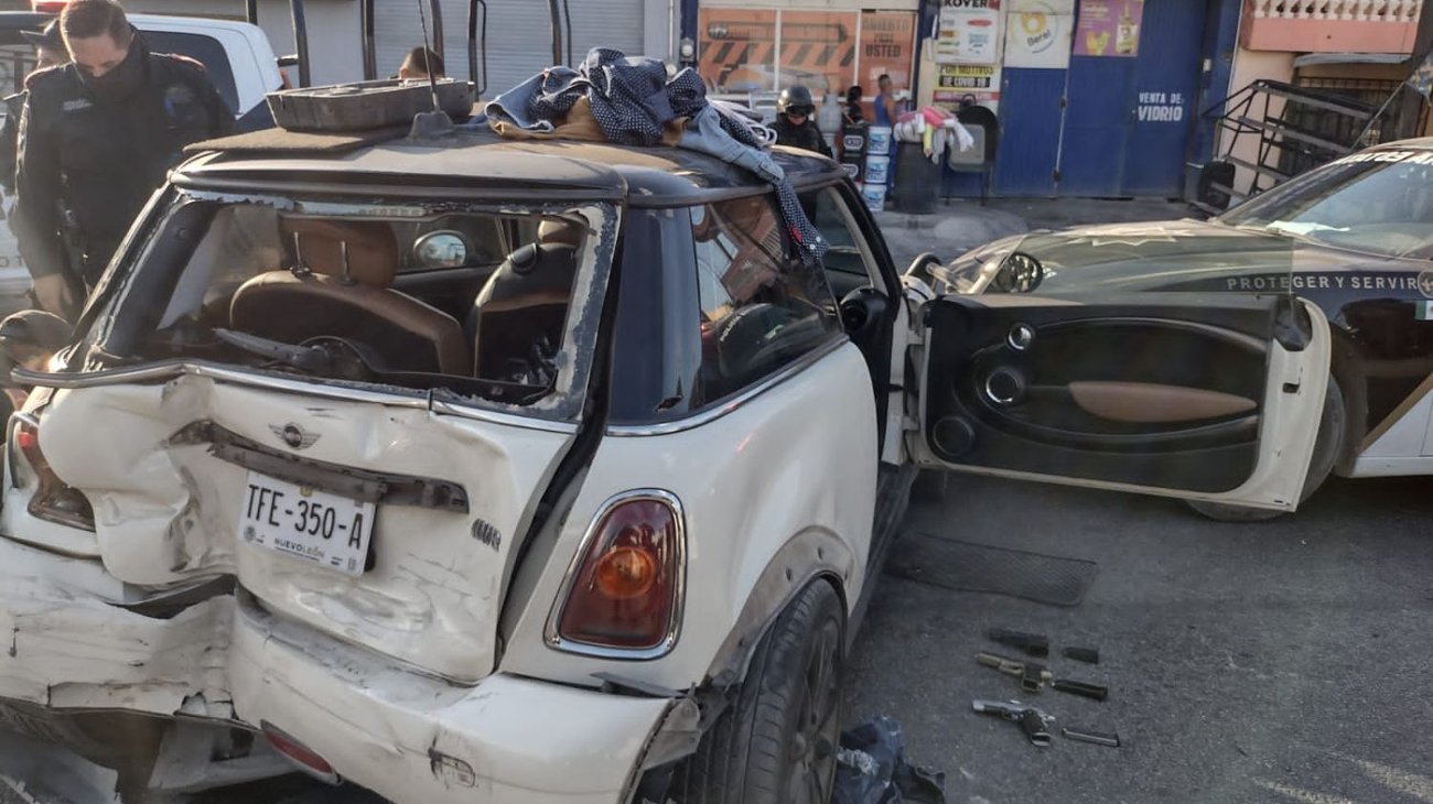 Tras perseguirlos detienen a cuatro delincuentes