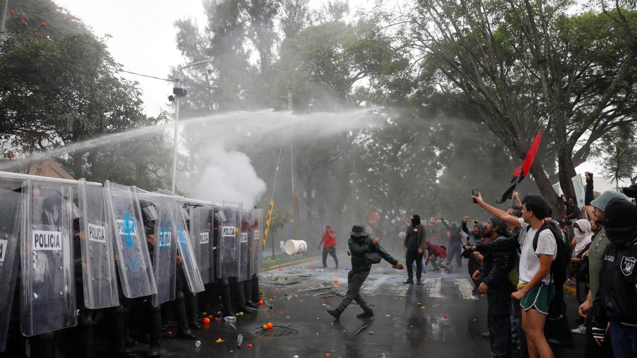 Trasladan a Puente Grande a siete detenidos tras manifestación