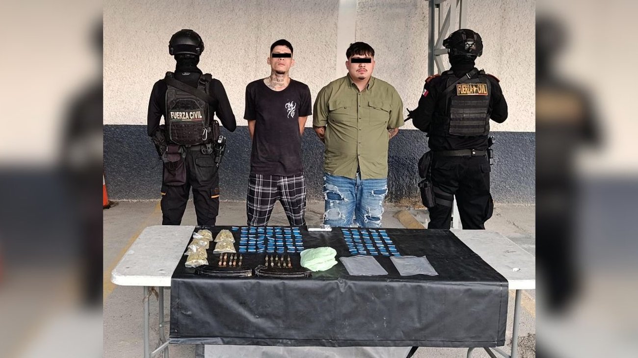 Circulan de forma sospechosa; les hallan cargadores y droga